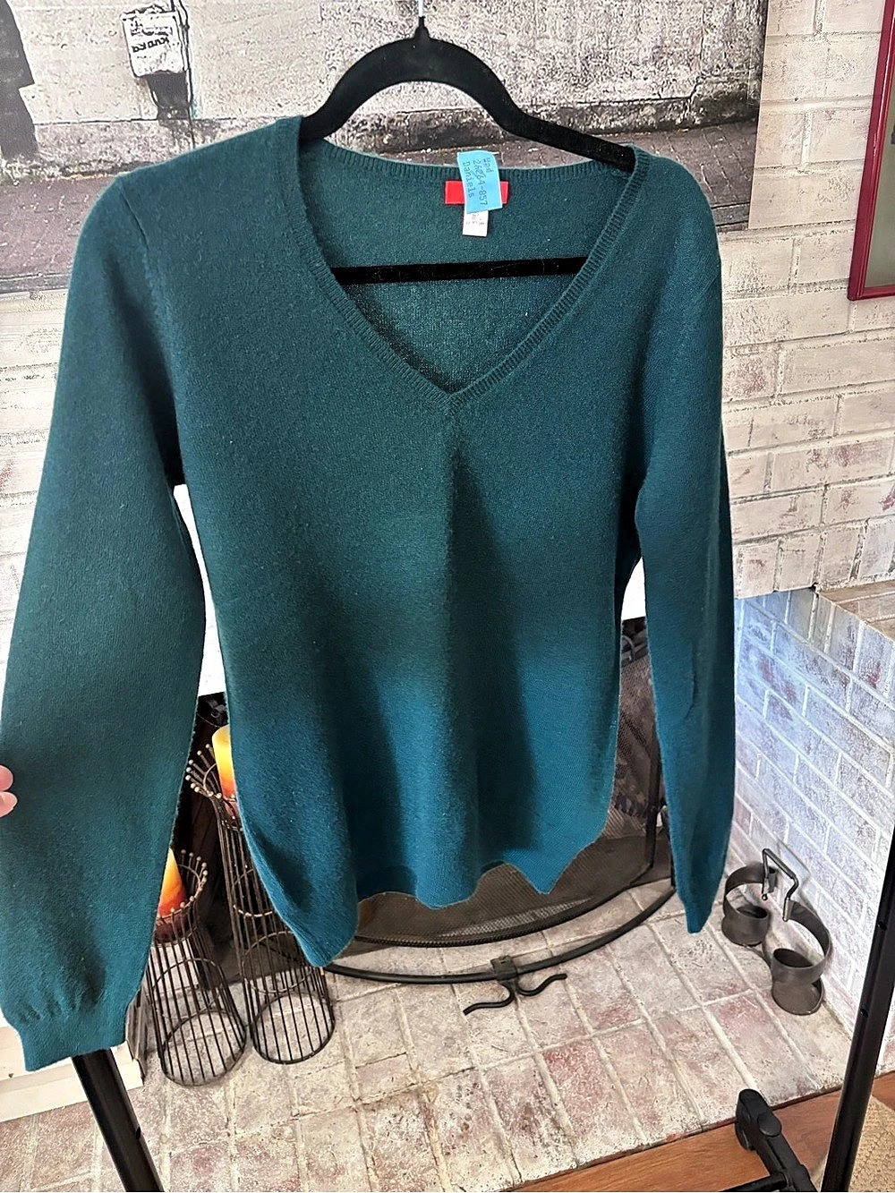 Jennie Liu V-Neck Cashmere Sweater in Green Size Large